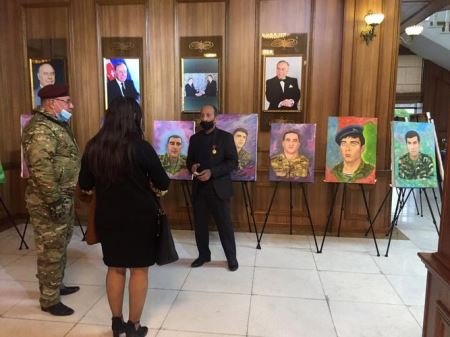 Şəhid portretlərindən ibarət sərgi keçirilib - Fotolar