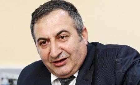 Poetik zamanda yaşayan şair - Mübariz Məsimoğlu yazır