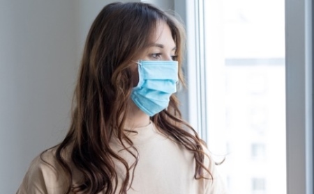 Spirt qoxulu bir virus - Karantin şeirləri / Manera.Az Spirt qoxulu bir virus - Karantin şeirləri / Manera.Az