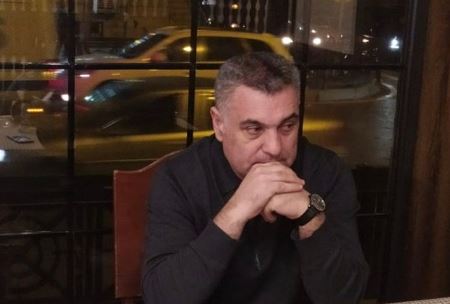 Oxucusunu hipnoz edən şair