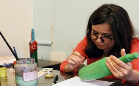 Gənc rəssam: "Bu sənətə gəlməyimin səbəbkarı odur" (Müsahibə)