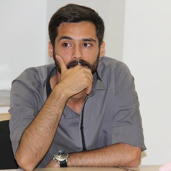 Dünya adlı şahmat taxtasına gülən şair