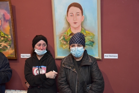 Şəhidlərimizin xatirəsinə sərgi açılıb - Fotolar