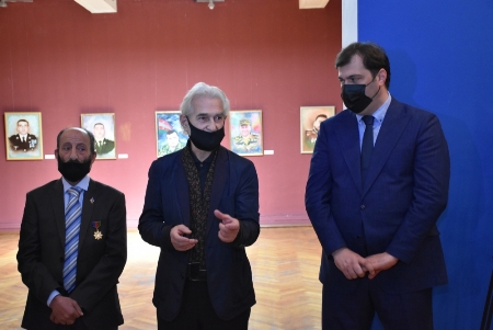 Şəhidlərimizin xatirəsinə sərgi açılıb - Fotolar