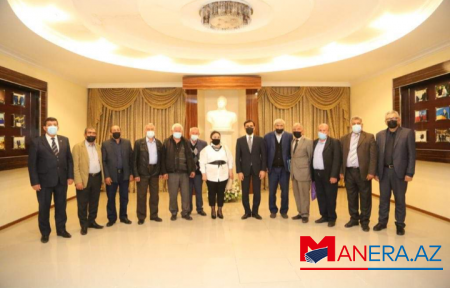 Deputat Goranboyda yazıçı və şairlərlə görüşdü - Fotolar