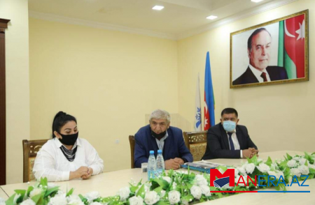 Deputat Goranboyda yazıçı və şairlərlə görüşdü - Fotolar