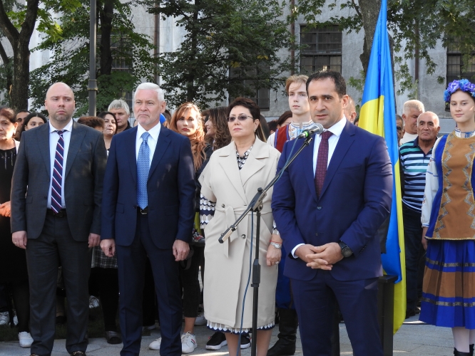 Xarkovda Nizami Gəncəvinin abidəsinin açılış mərasimi olub (FOTOLAR)