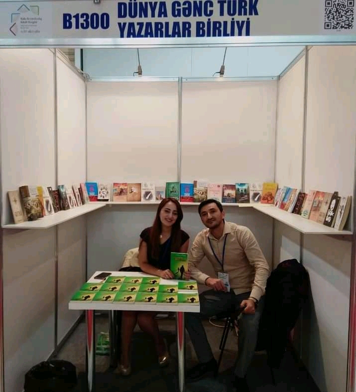 "Hərənin öz romanı" kitabının imza günü keçirilib - Fotolar "Hərənin öz romanı" kitabının imza günü keçirilib - Fotolar