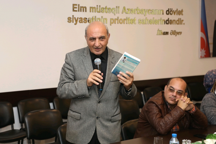 Turan Uğurun “Sətirlər” kitabının təqdimatı olub Turan Uğurun “Sətirlər” kitabının təqdimatı olub