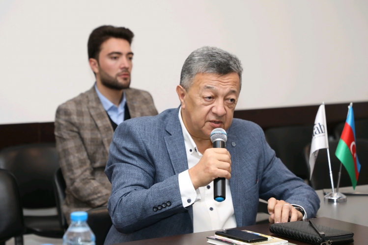 Turan Uğurun “Sətirlər” kitabının təqdimatı olub Turan Uğurun “Sətirlər” kitabının təqdimatı olub