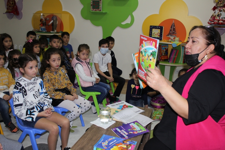 Uşaqlar üçün “Nağıl saatı” təşkil olunub Uşaqlar üçün “Nağıl saatı” təşkil olunub