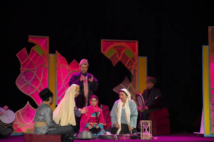 Yeni yaradılan teatrın ilk premyerası olub Yeni yaradılan teatrın ilk premyerası olub