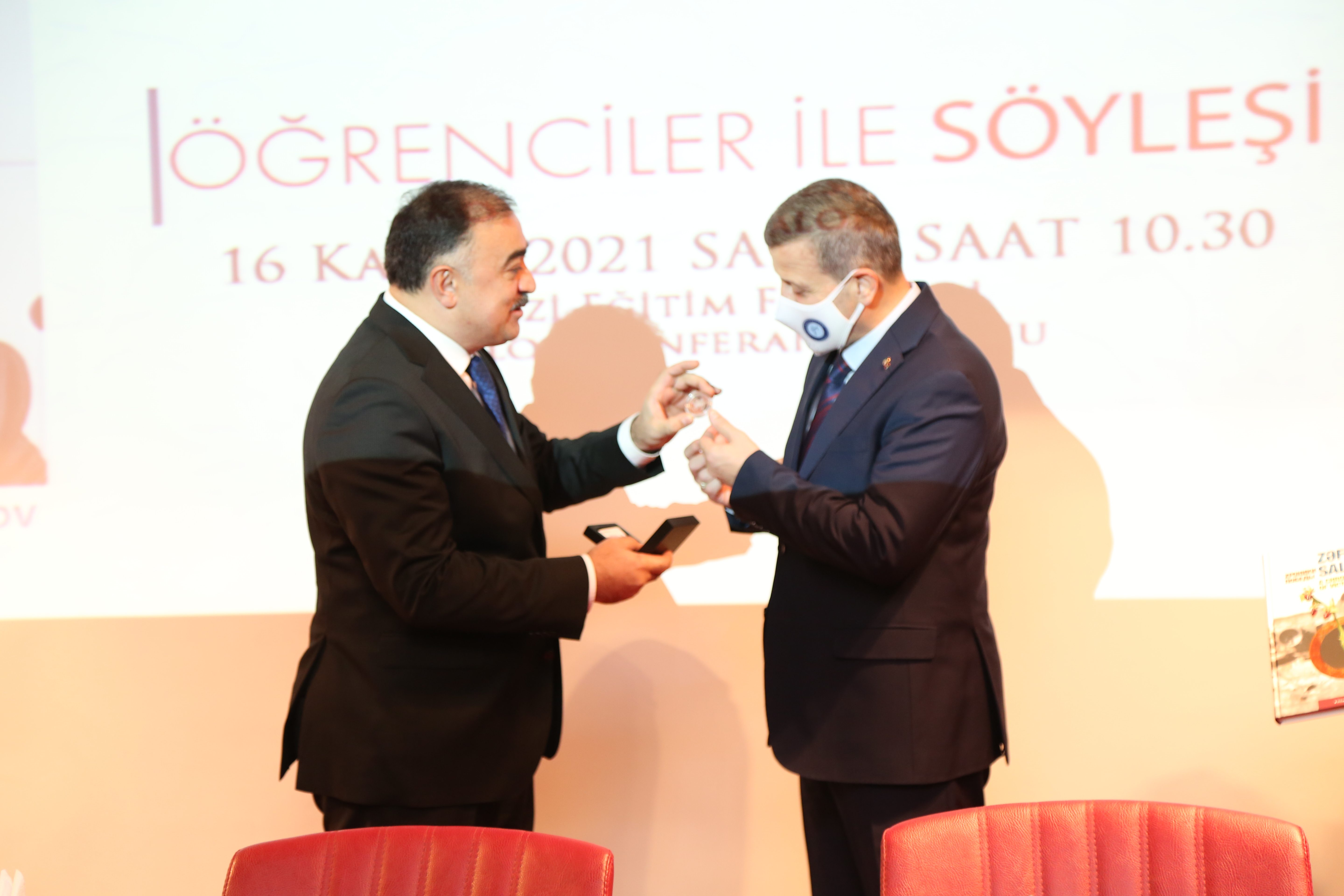 Türkiyənin Qazi Universitetində azərbaycanlı alimlə görüş keçirildi - FOTOLAR Türkiyənin Qazi Universitetində azərbaycanlı alimlə görüş keçirildi - FOTOLAR