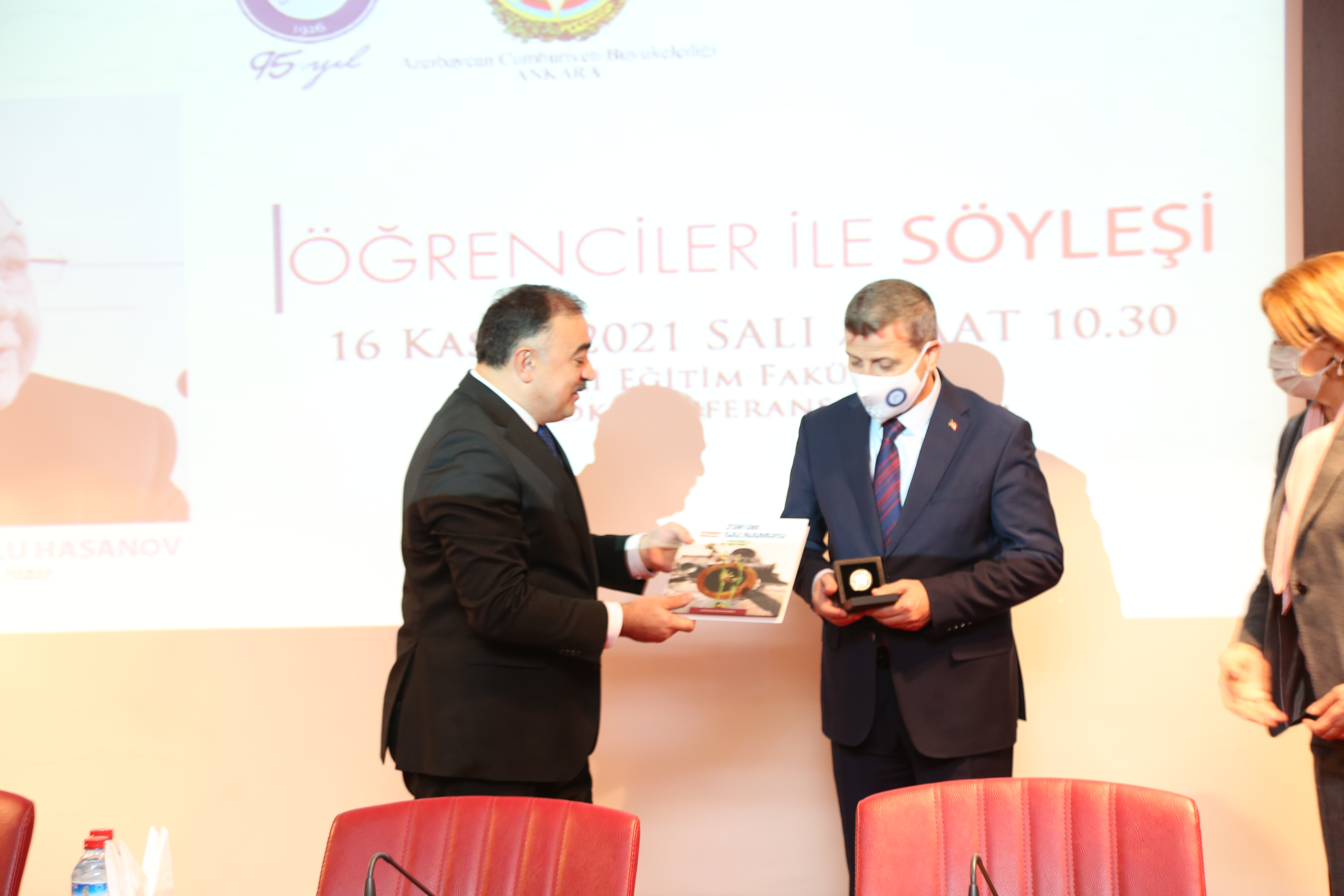 Türkiyənin Qazi Universitetində azərbaycanlı alimlə görüş keçirildi - FOTOLAR Türkiyənin Qazi Universitetində azərbaycanlı alimlə görüş keçirildi - FOTOLAR