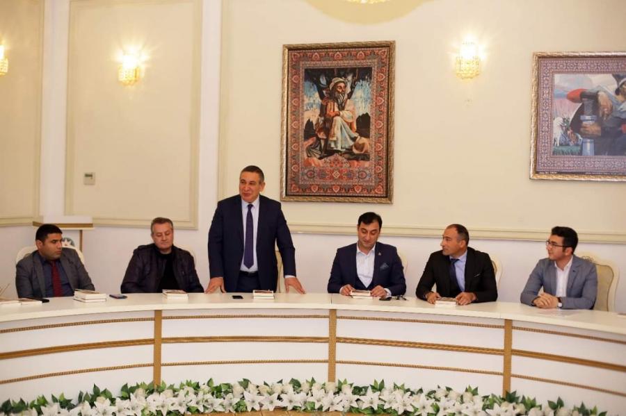 Nizami irsinə dair yeni kitabların təqdimatı keçirilib - Fotolar