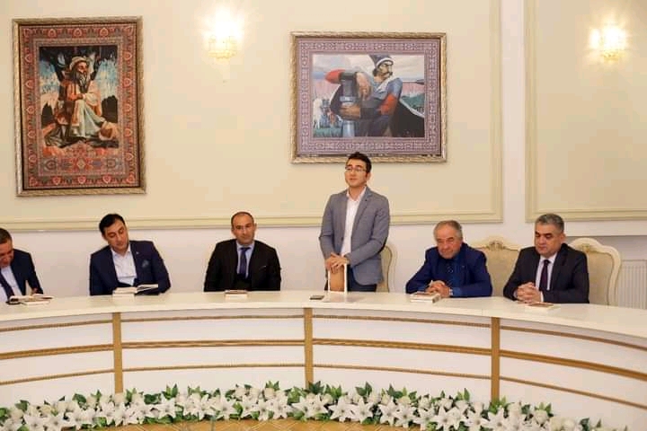 Nizami irsinə dair yeni kitabların təqdimatı keçirilib - Fotolar