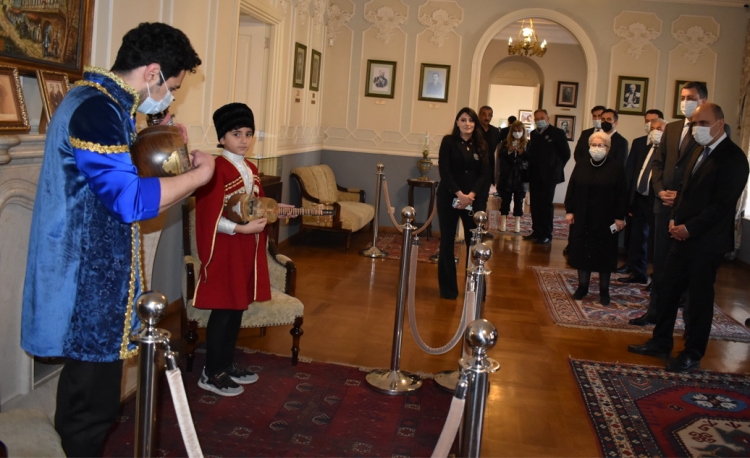 Təhsil naziri Tbilisidəki Azərbaycan Mədəniyyəti Muzeyində olub Təhsil naziri Tbilisidəki Azərbaycan Mədəniyyəti Muzeyində olub