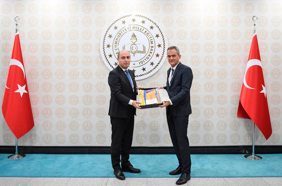 Təhsil naziri Türkiyədə səfərdədir