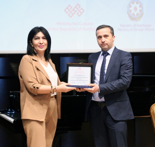 Nizami Gəncəviyə həsr olunan müsabiqənin qalibləri mükafatlandırılıb (FOTO)