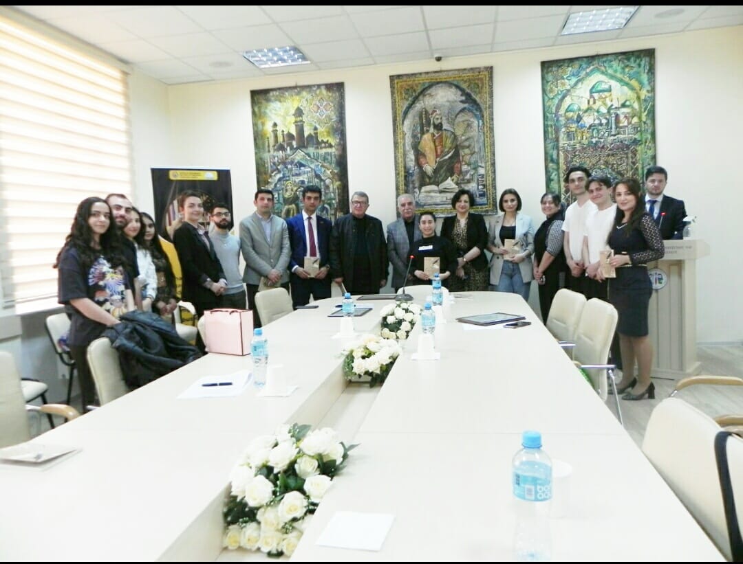 "Gəncliyin sözü" kitabı təqdim olundu - Fotolar