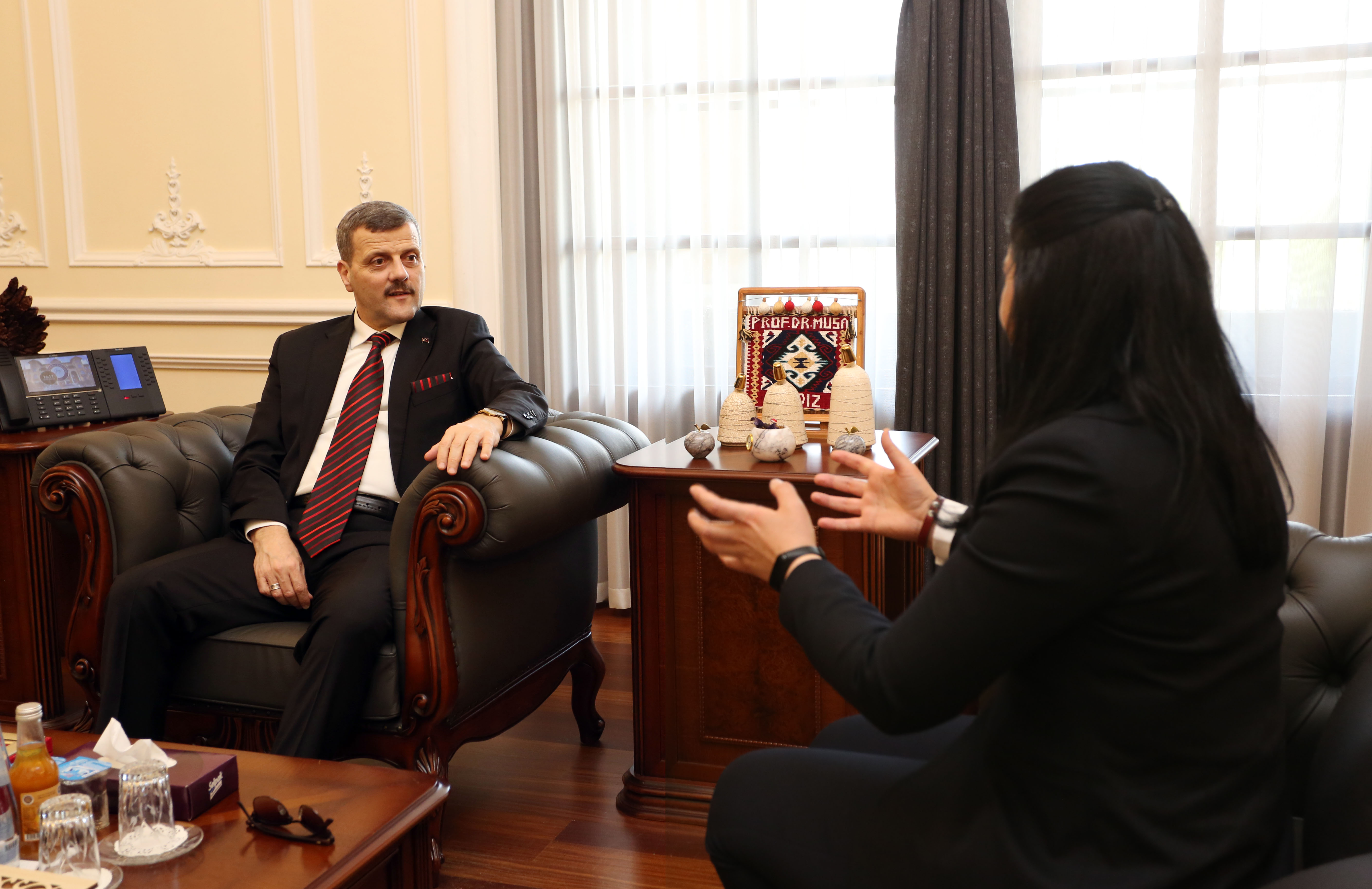 Rektor Prof. Dr. Musa Yıldız: “Hədəfimiz cəmiyyətə liderlik edə bilən şəxsiyyətlər yetişdirməkdir” – Müsahibə |Manera.az