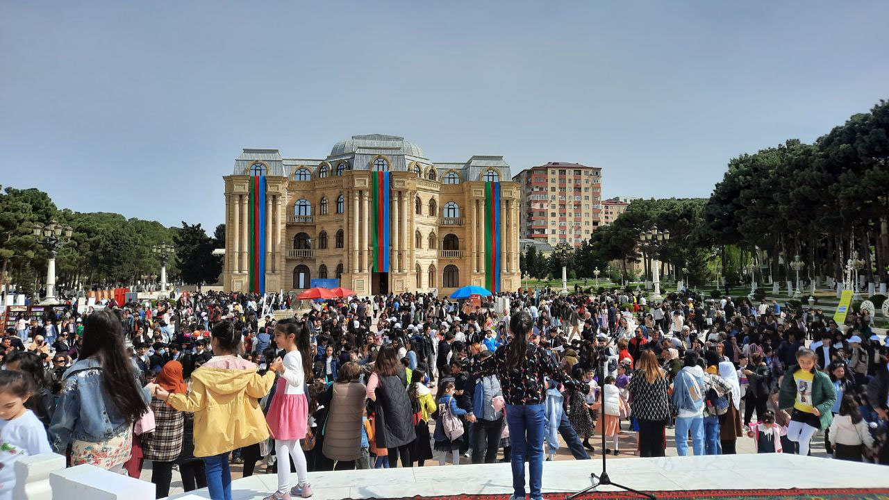 “Oxu Günü-8” sərgi-festivalı keçirildi