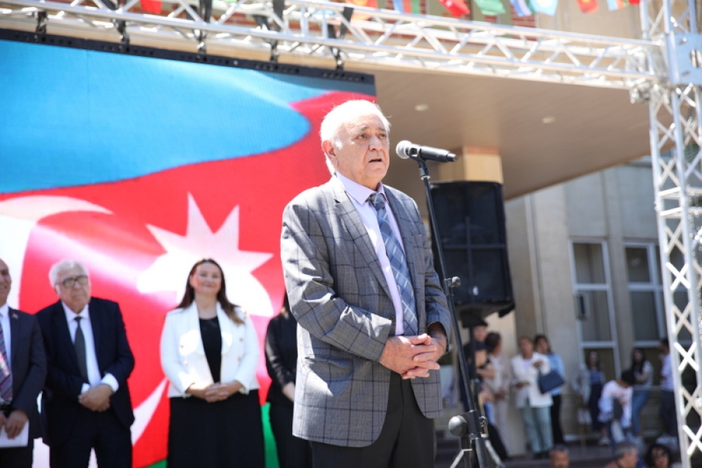 Birinci Türk Dünyası Ədəbiyyat və Kitab Festivalının açılışı olub - FOTOLAR Birinci Türk Dünyası Ədəbiyyat və Kitab Festivalının açılışı olub - FOTOLAR
