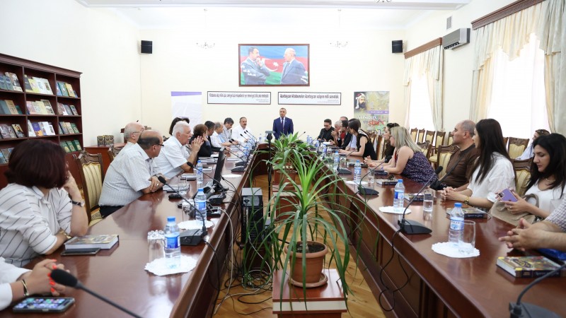 “Xosrov və Şirin” yeni tərcümədə təqdim olundu - FOTOLAR