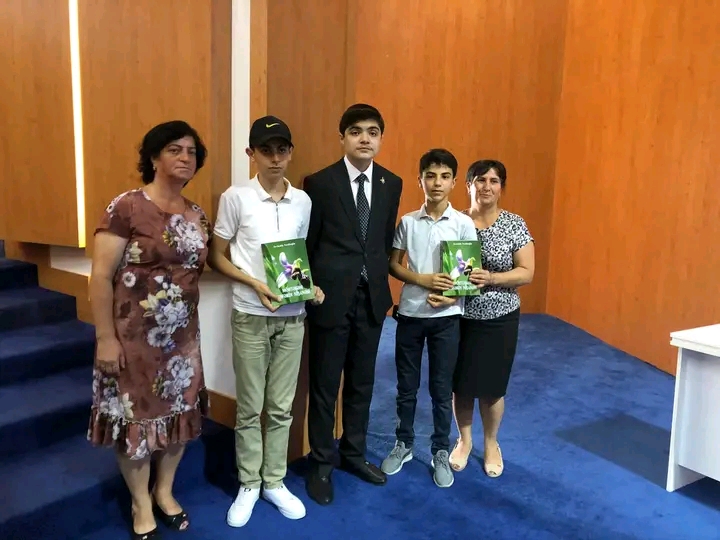 14 yaşlı gənc yazarın yeni kitabının təqdimatı keçirilib - FOTOLAR