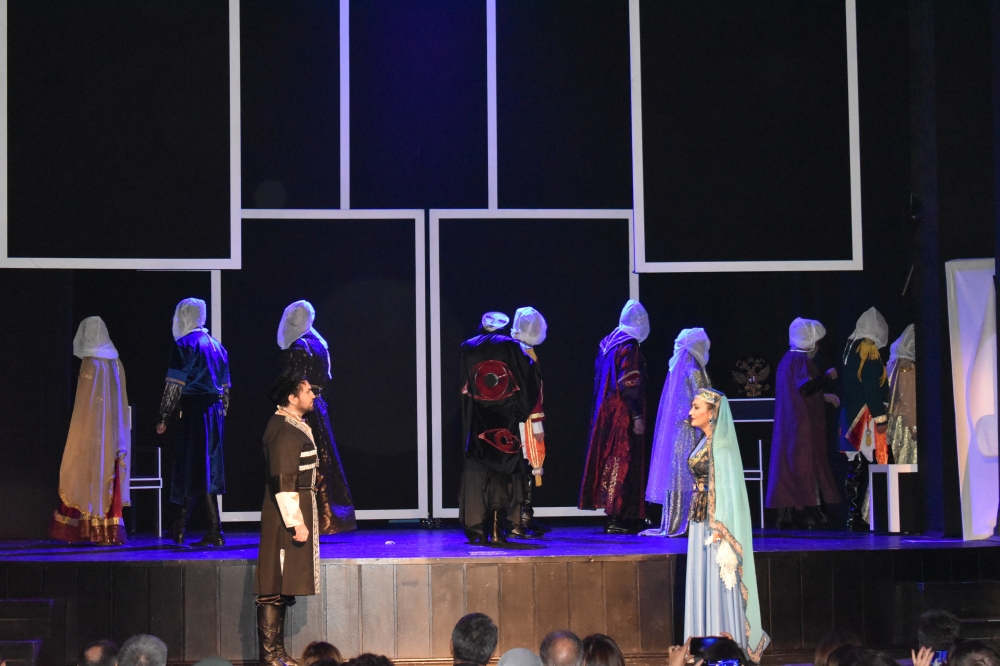 “Şuşada ürəyim qaldı” tamaşası Bursada - FOTO “Şuşada ürəyim qaldı” tamaşası Bursada - FOTO