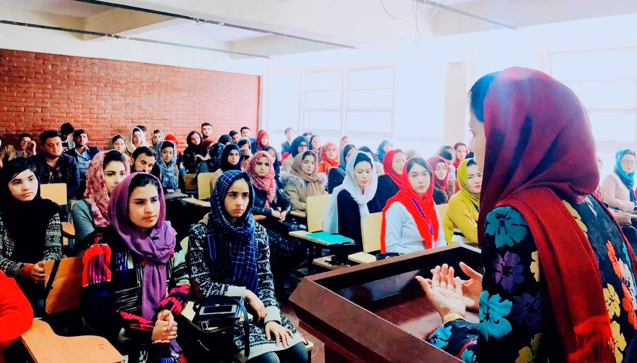Əfqanıstan hökümətindən qızlara təhsil QADAĞAsı