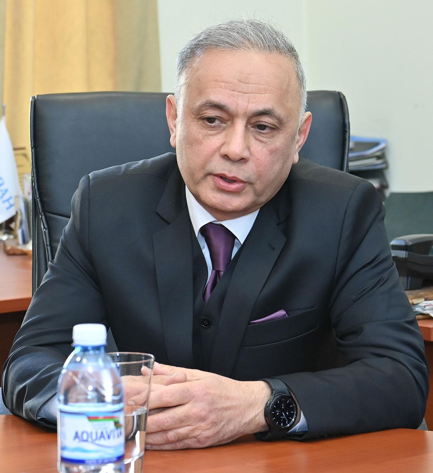 Nazir yeni rektoru kollektivə təqdim etdi