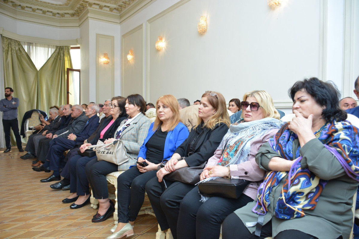 Aqil Abbasın yeni kitabı təqdim edildi