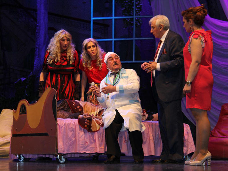 “Amerikalı kürəkən” tamaşası nümayiş olunacaq