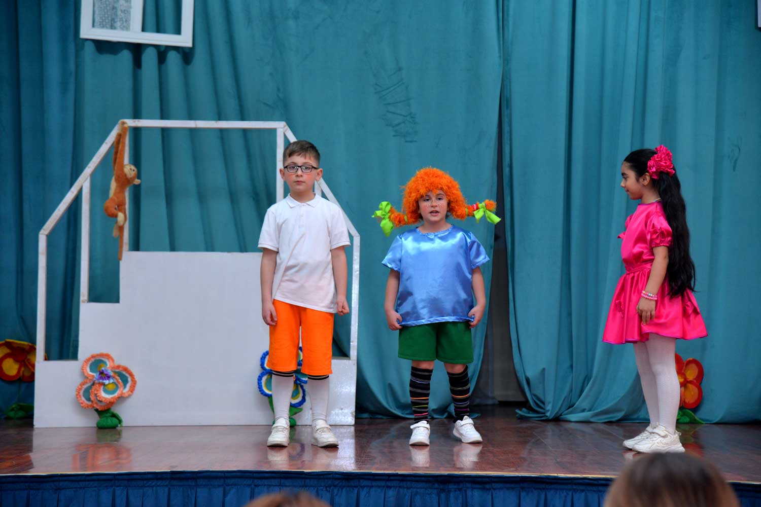 Məktəblilərin xeyriyyə tamaşası nümayiş olunacaq