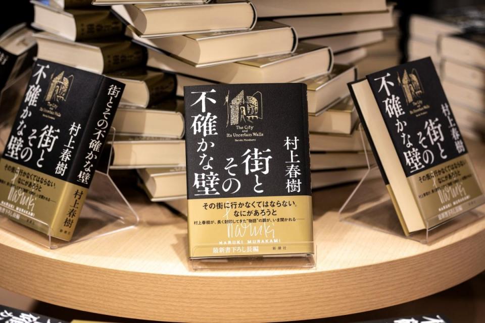 Murakaminin yeni romanı satışda - 22 dollara