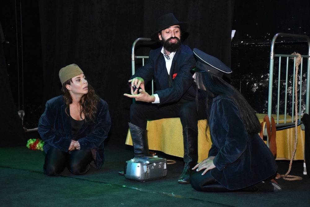 Mədəniyyət naziri Pantomima Teatrında olub