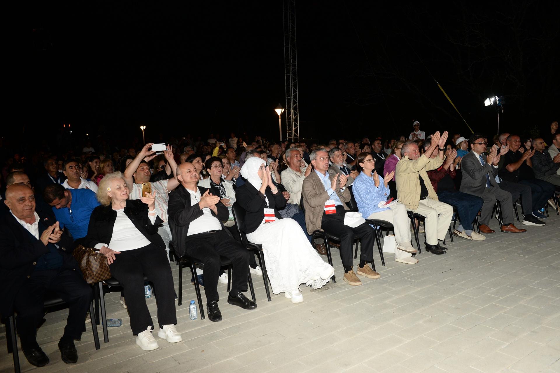 Şuşada poetik-musiqili tamaşa nümayiş olunub - Fotolar