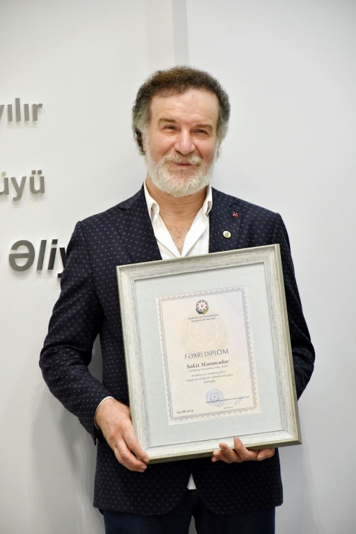 Xalq rəssamı ilə görüş keçirilib - Foto