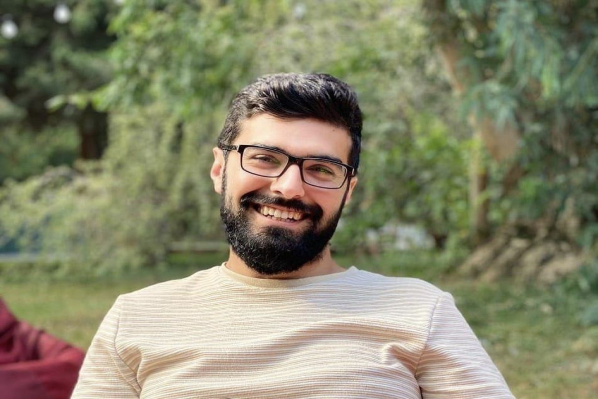 Eşqə tərif verən şair 