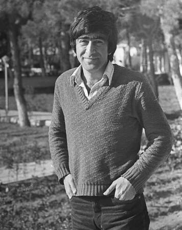 Eşqə tərif verən şair 