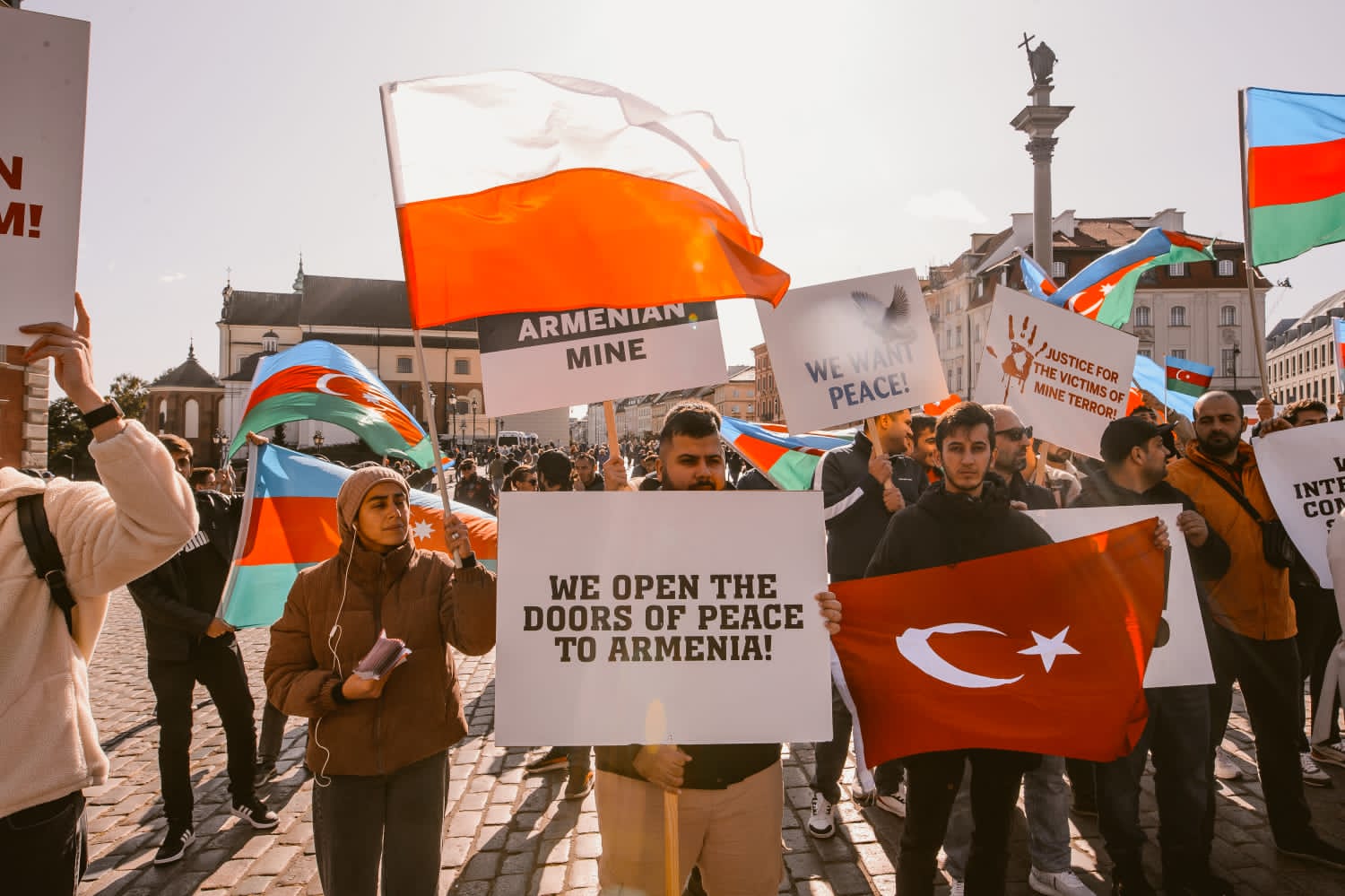 Polşa paytaxtında azərbaycanlıların Sülh Yürüşü keçirilib - FOTOLAR