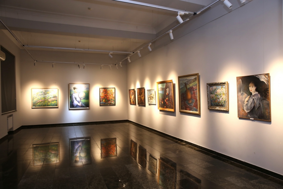 Qərbi Azərbaycan əsilli rəssamların sərgisi açılıb - Fotolar