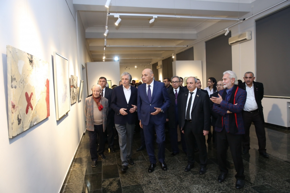 Qərbi Azərbaycan əsilli rəssamların sərgisi açılıb - Fotolar