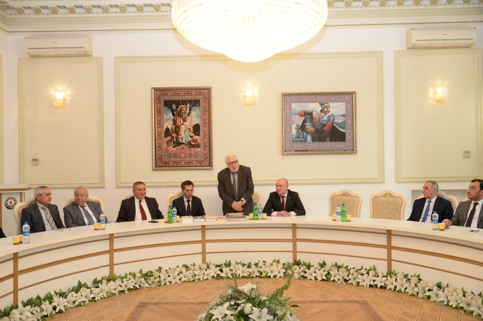 Hekayə müsabiqəsinin qalibləri mükafatlandırılıb