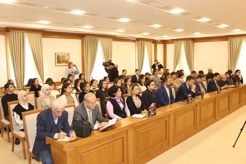 Xocalı soyqırımına həsr edilən poemanın təqdimatı keçirilib - Fotolar Xocalı soyqırımına həsr edilən poemanın təqdimatı keçirilib - Fotolar
