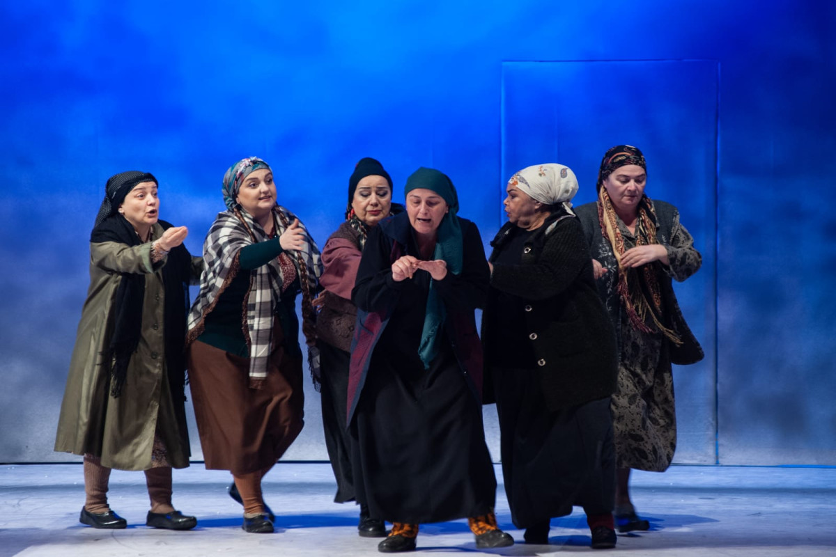 "Əsrə bərabər gün" tamaşasının premyerası keçirilib - Fotolar