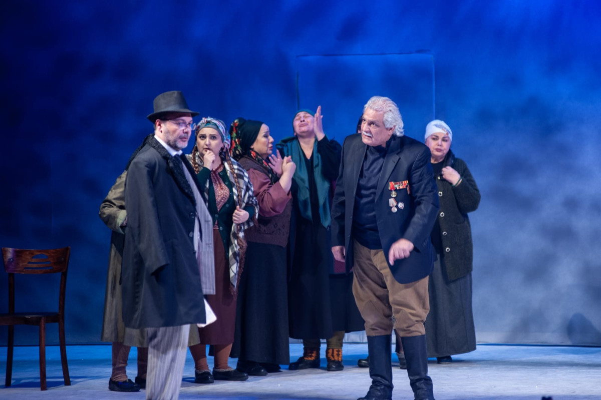 "Əsrə bərabər gün" tamaşasının premyerası keçirilib - Fotolar