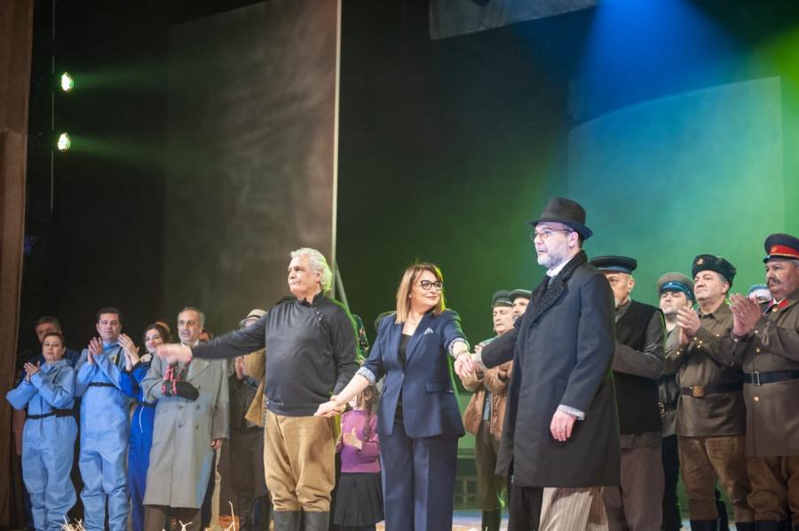 "Əsrə bərabər gün" tamaşasının premyerası keçirilib - Fotolar