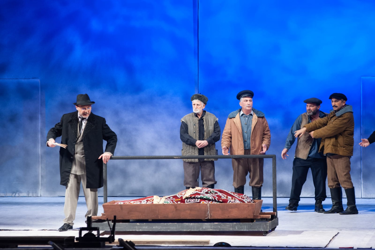 "Əsrə bərabər gün" tamaşasının premyerası keçirilib - Fotolar